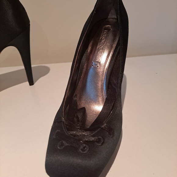 BCBG HEELS. - Picture 7 of 7
